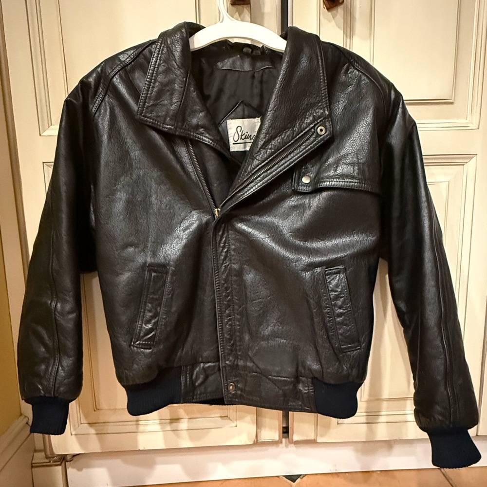 Vintage black leather bomber jacket. Genuine leather. Size M